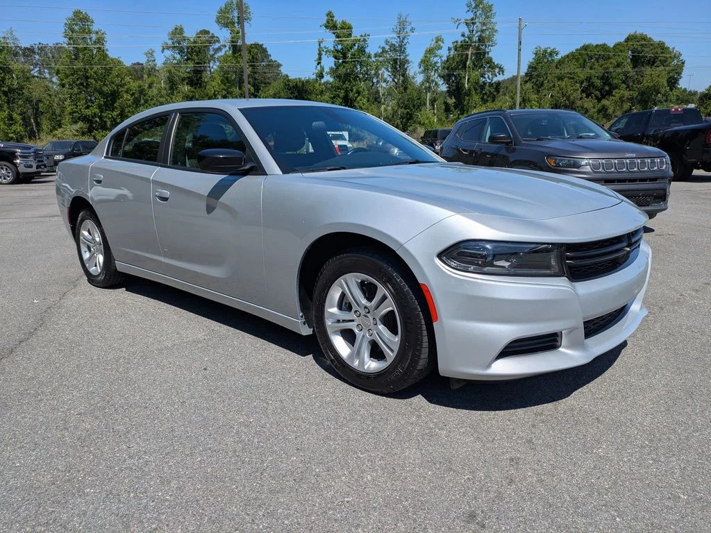 Used 2023 Silver Dodge SXT image 2