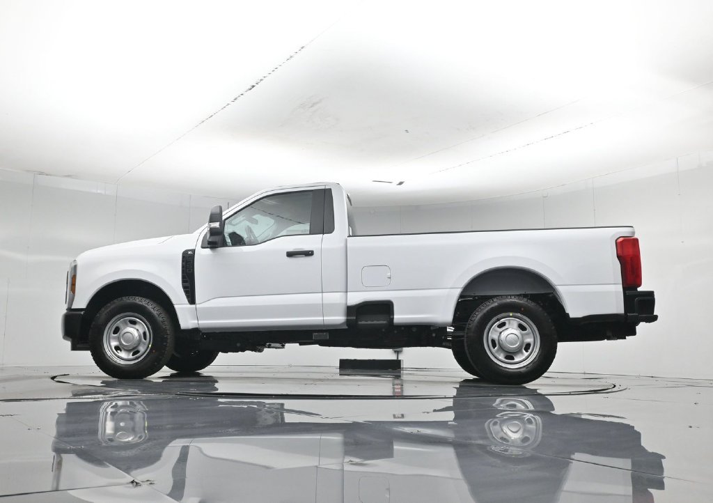 New 2027 Oxford White Ford XL image 47