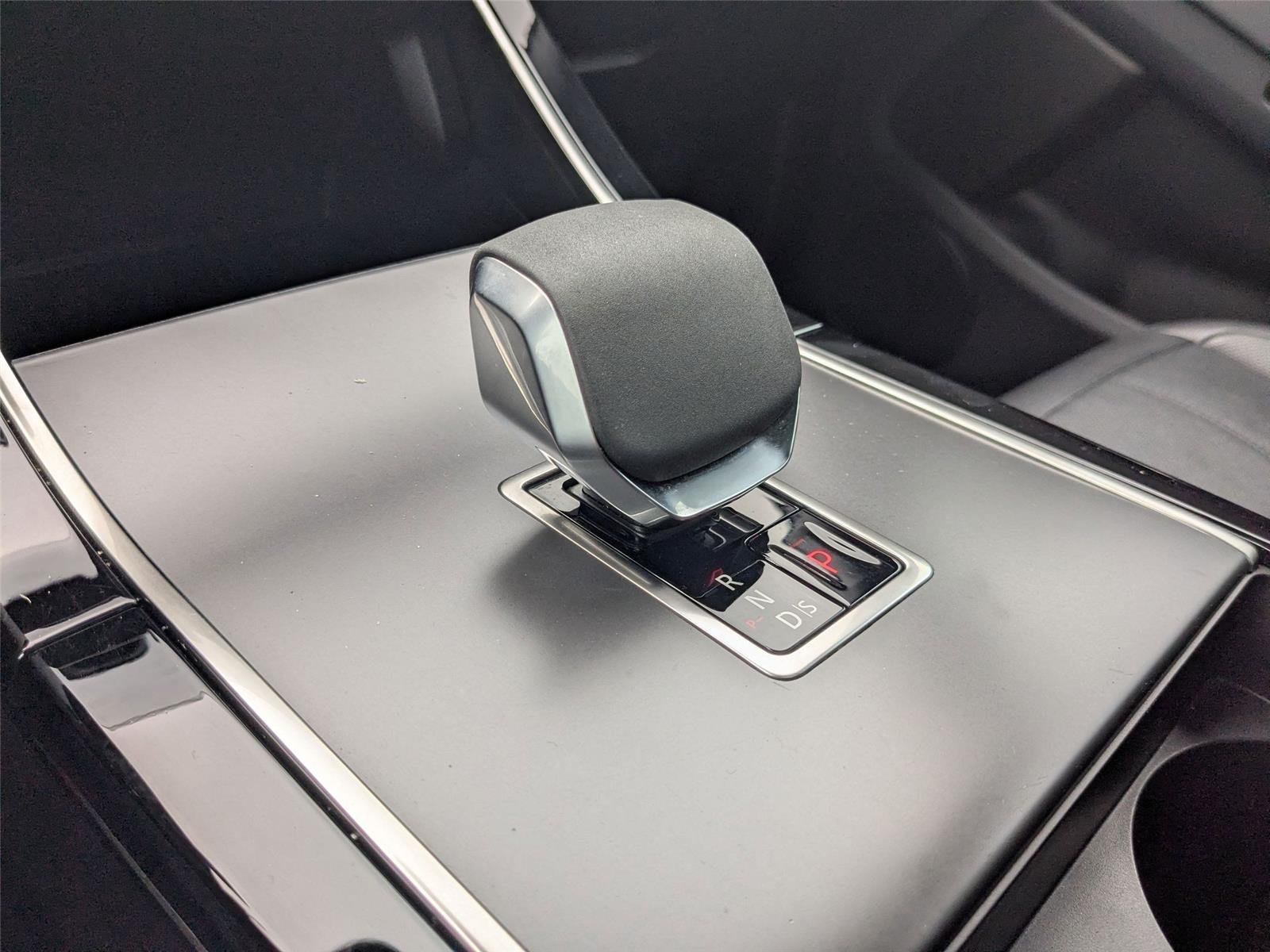 Used 2024 Santorini Black Metallic Land Rover Dynamic SE image 22