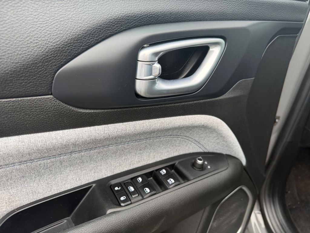 Used 2023 Gray Jeep Latitude image 11