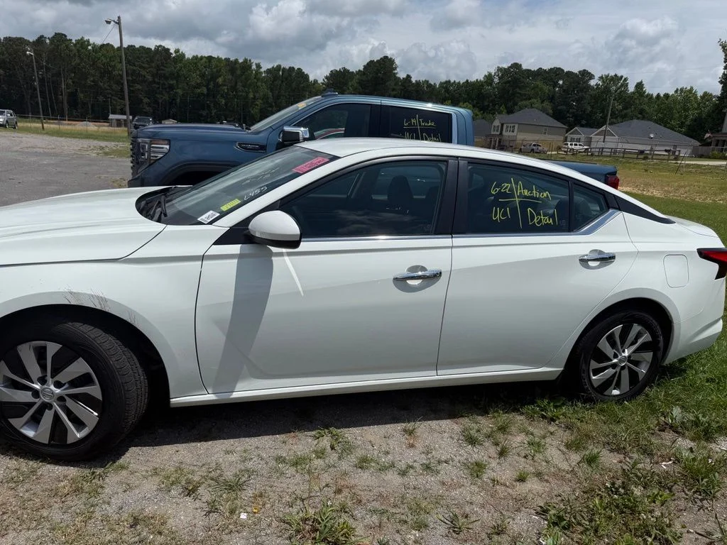 Used 2022 White Nissan 2.5 S image 1