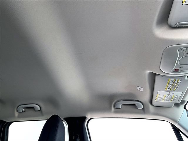 Used 2020 Alpine White Clea Jeep Altitude image 22