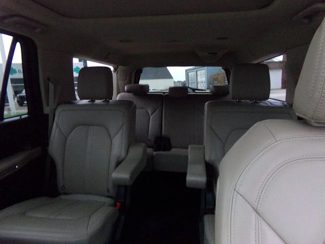 Used 2024 Oxford White Ford Limited 4x4 4dr SUV image 13