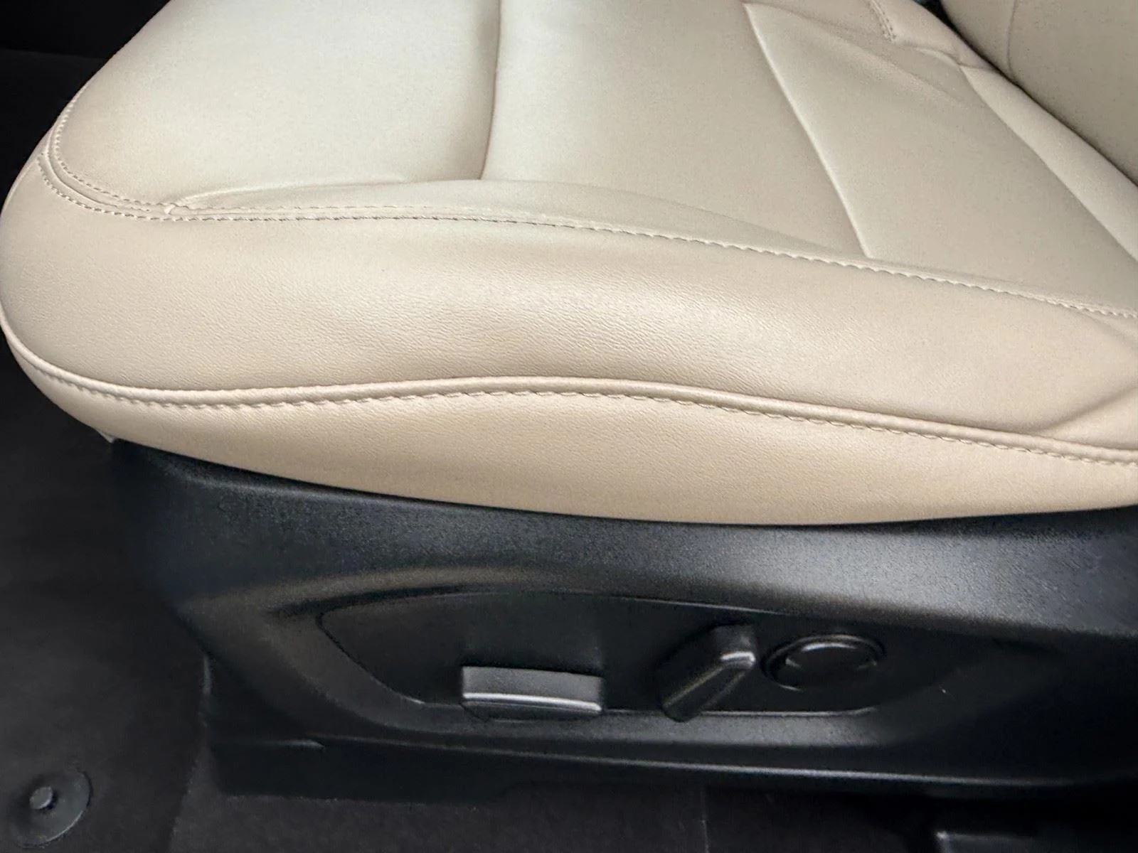 Used 2024 Agate Black Ford XLT image 17