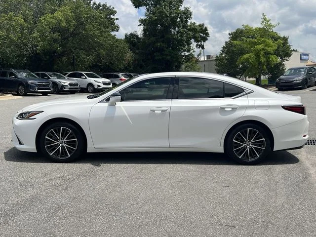 Used 2022 White Lexus 350 image 10