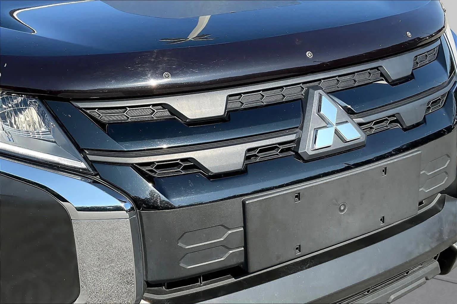 Used 2024 Labrador Black Pearl Mitsubishi Trail Edition image 29
