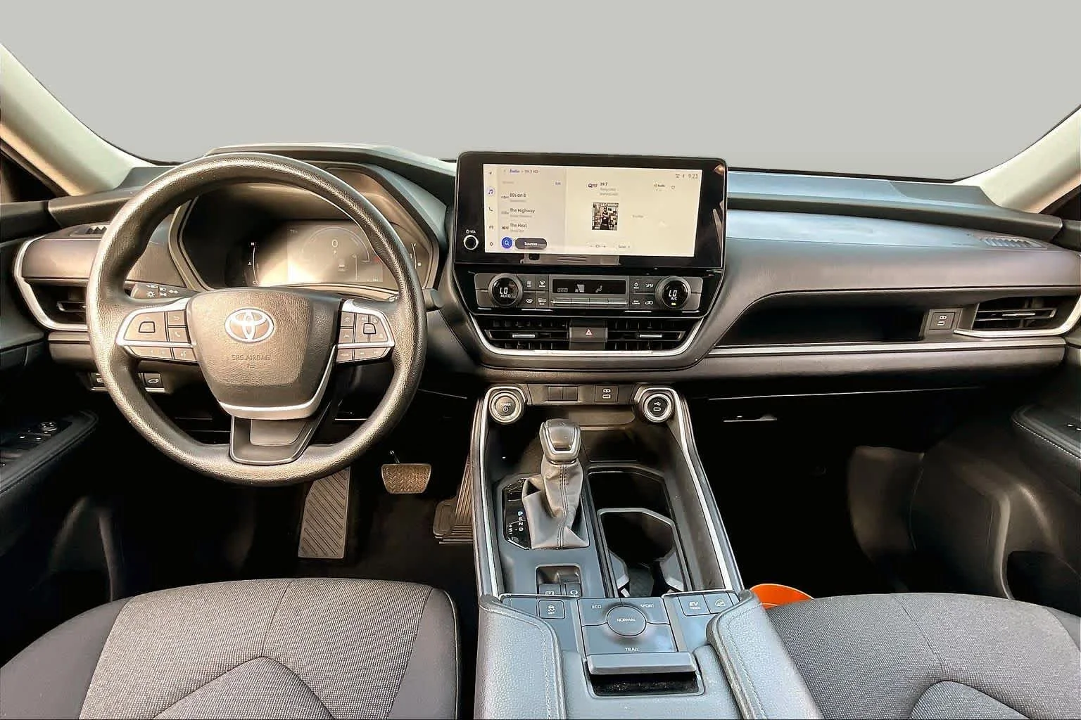 Used 2025 Storm Cloud Toyota Hybrid LE image 15