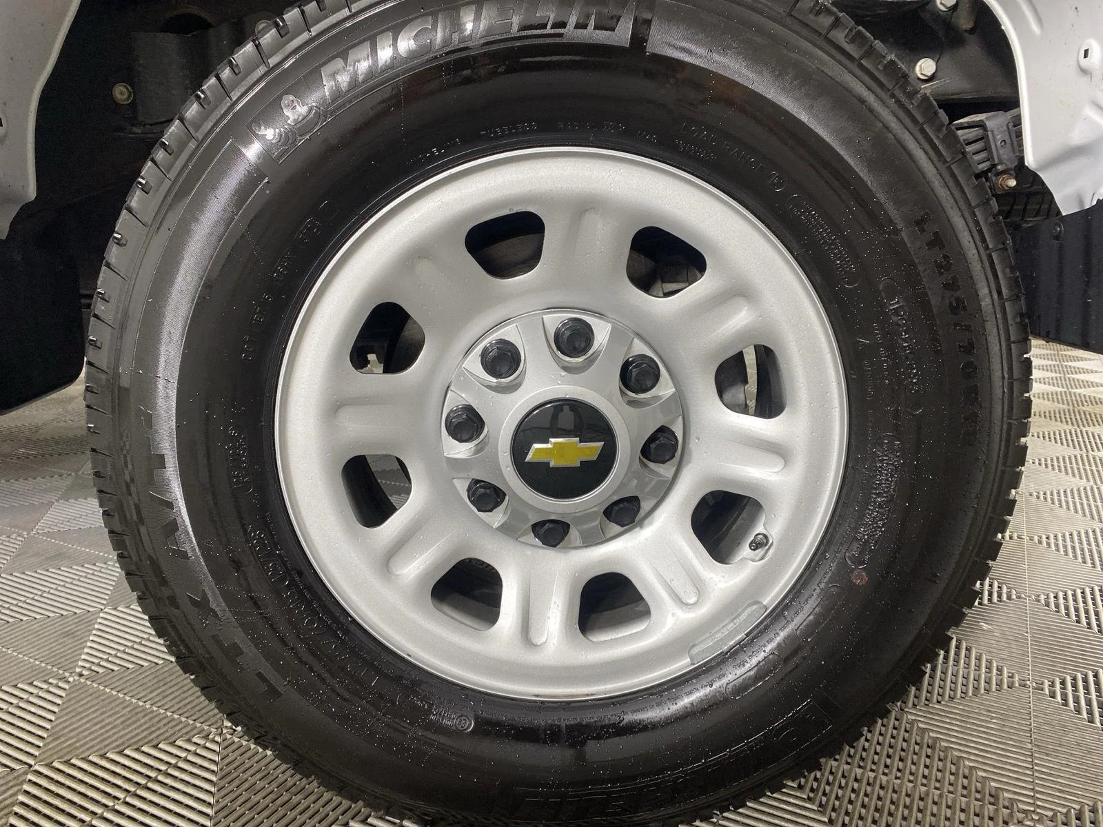 Used 2025 Summit White Chevrolet WT image 9