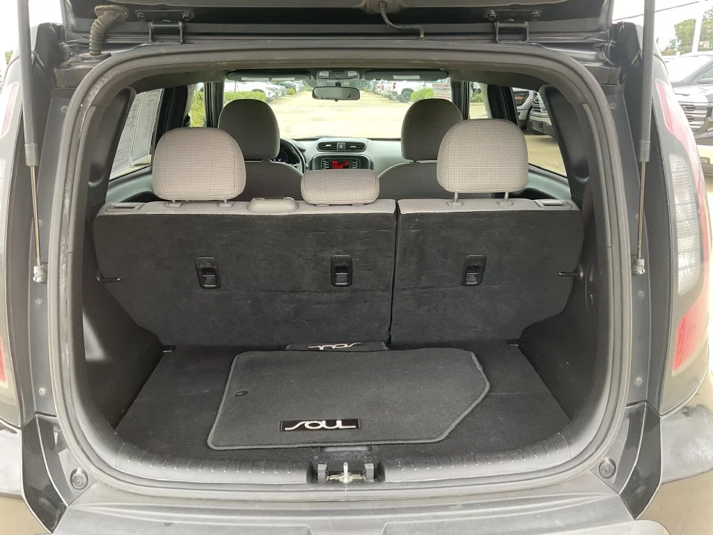 Used 2016 Black Kia Base image 9
