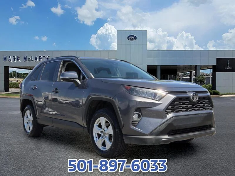 Used 2021 Magnetic Gray Metallic TOYOTA XLE FWD image 7