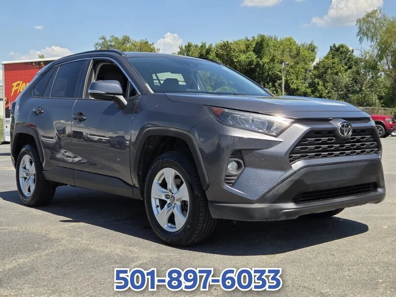 Used 2021 Magnetic Gray Metallic TOYOTA XLE FWD image 7