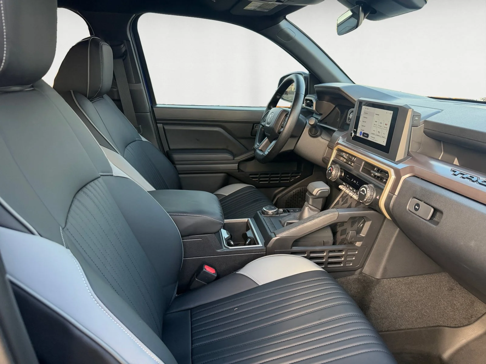 Used 2025 Blue Crush Metallic Toyota SR5 image 15