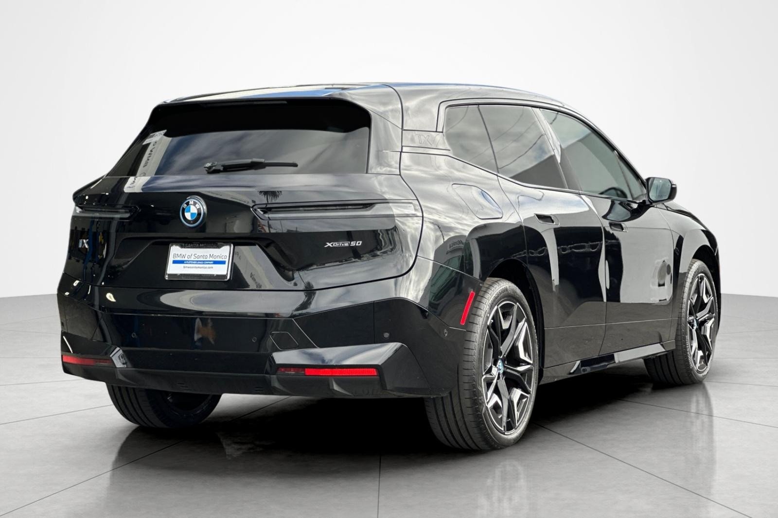 Certified Used 2024 Black Sapphire Metallic BMW xDrive50 image 5