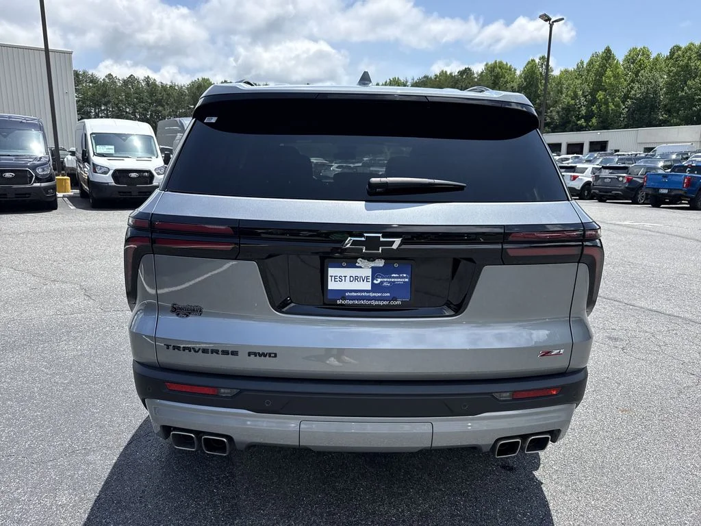 Used 2025 Gray Chevrolet Z71 image 6