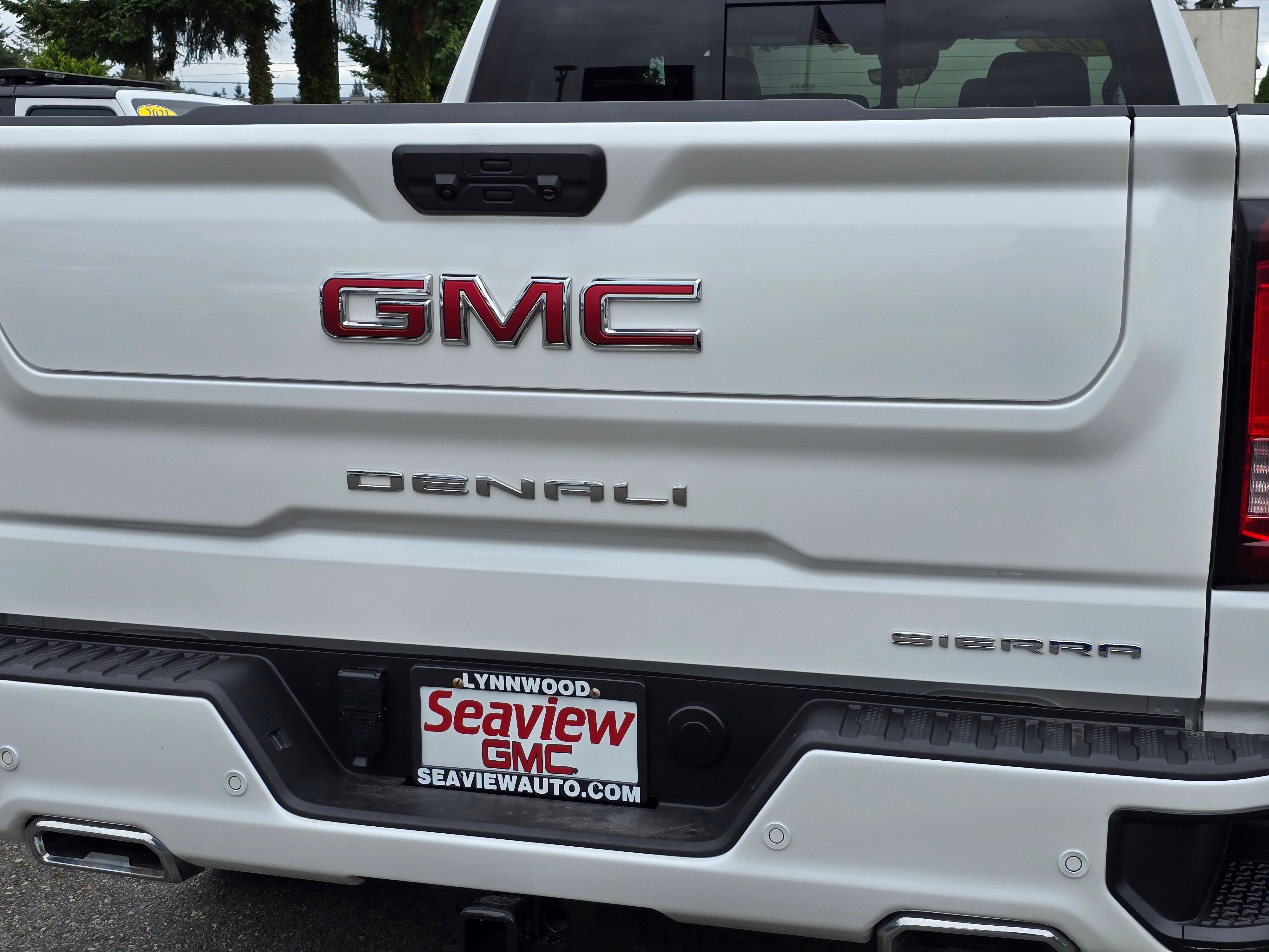 Used 2024 White Frost Tricoat GMC Denali image 14