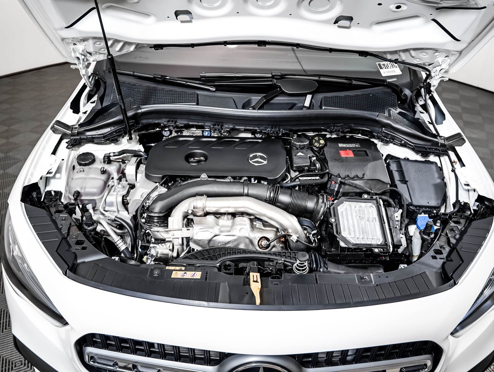New 2026 Polar White Mercedes-Benz GLA 250 image 3