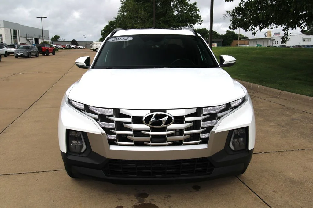 Used 2022 White Hyundai SEL Premium image 2