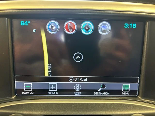 Used 2018 White GMC SLT image 20