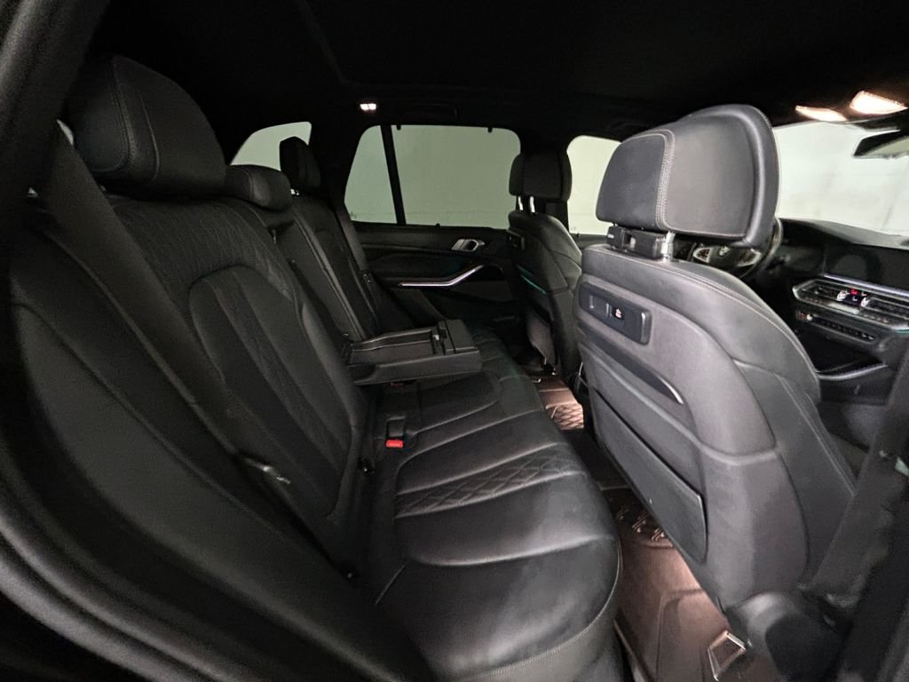 Used 2019 Black BMW xDrive50i image 17