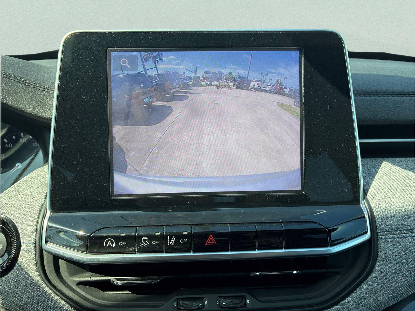 Used 2025 Silver Jeep Latitude image 28