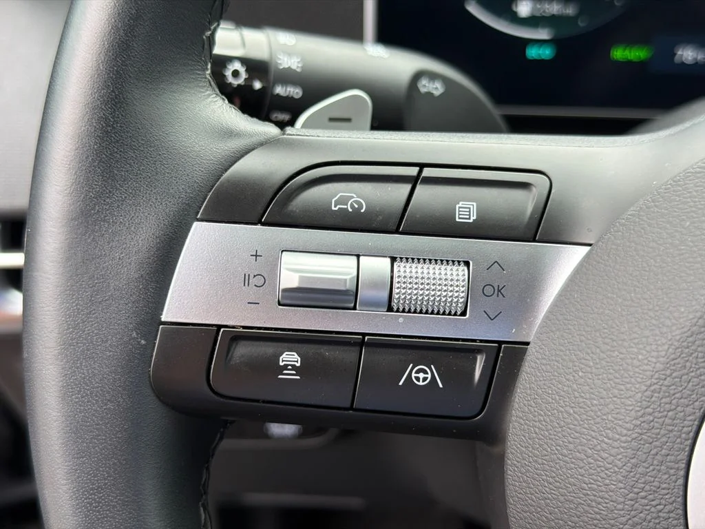 Used 2025 Gray Hyundai SEL Convenience image 25
