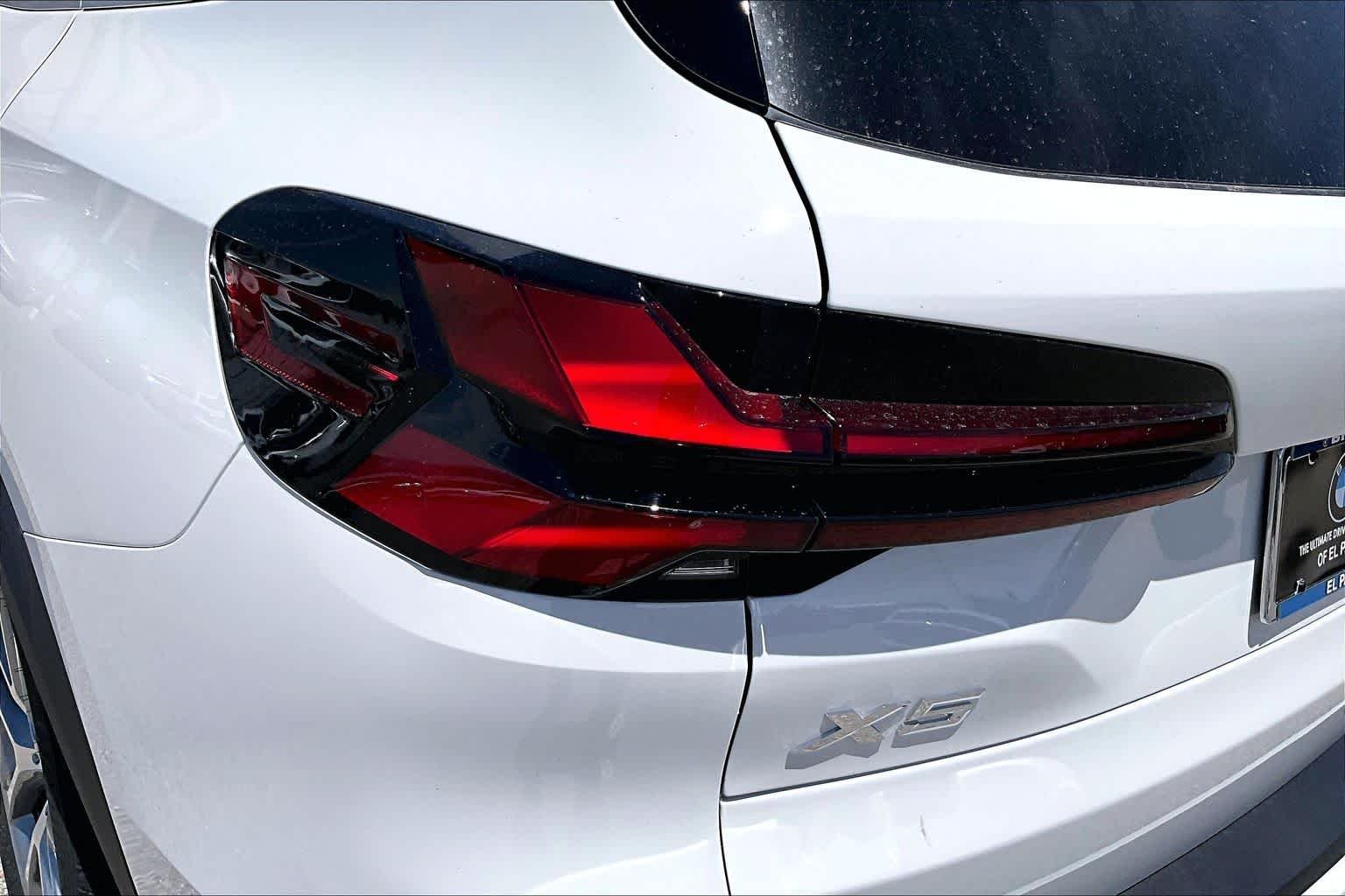 New 2026 Alpine White BMW sDrive40i image 14
