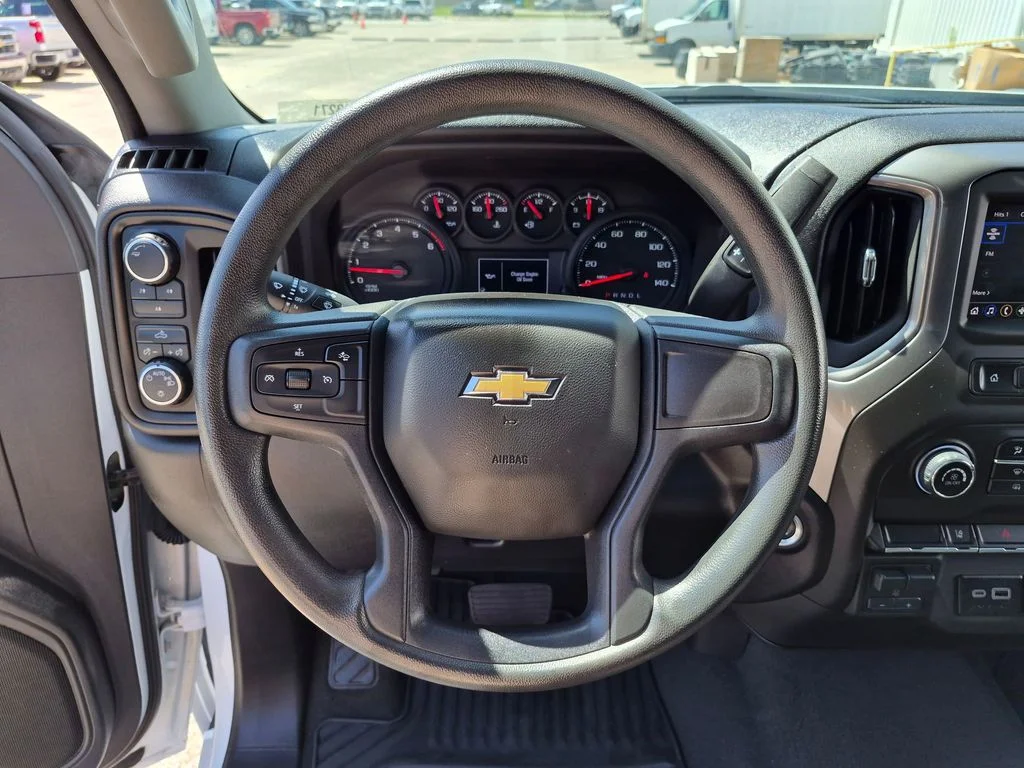 Used 2025 White Chevrolet Custom image 13