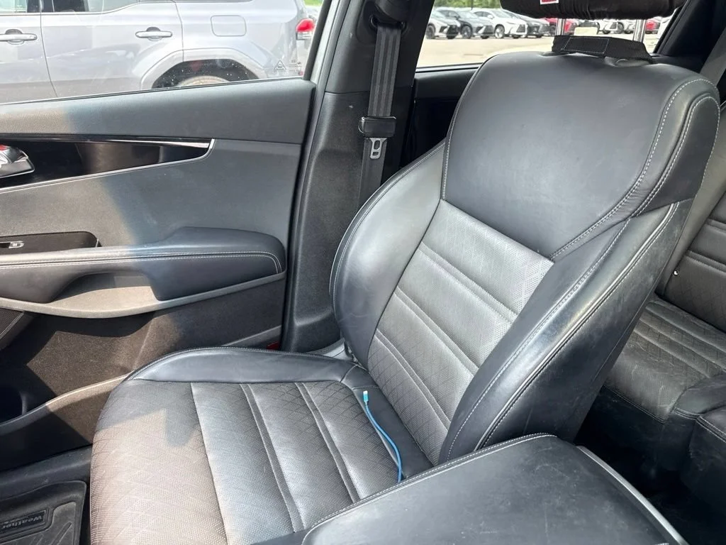 Used 2018 Titanium Silver Kia SX Limited V6 image 16