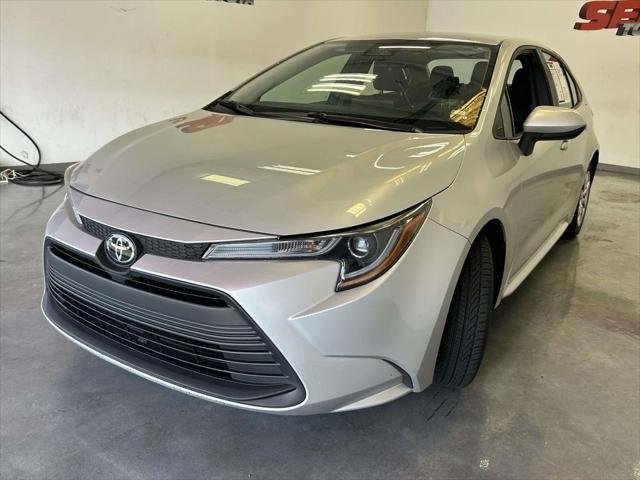 Certified Used 2025 CLASSIC SILVER METALLIC Toyota  image 7