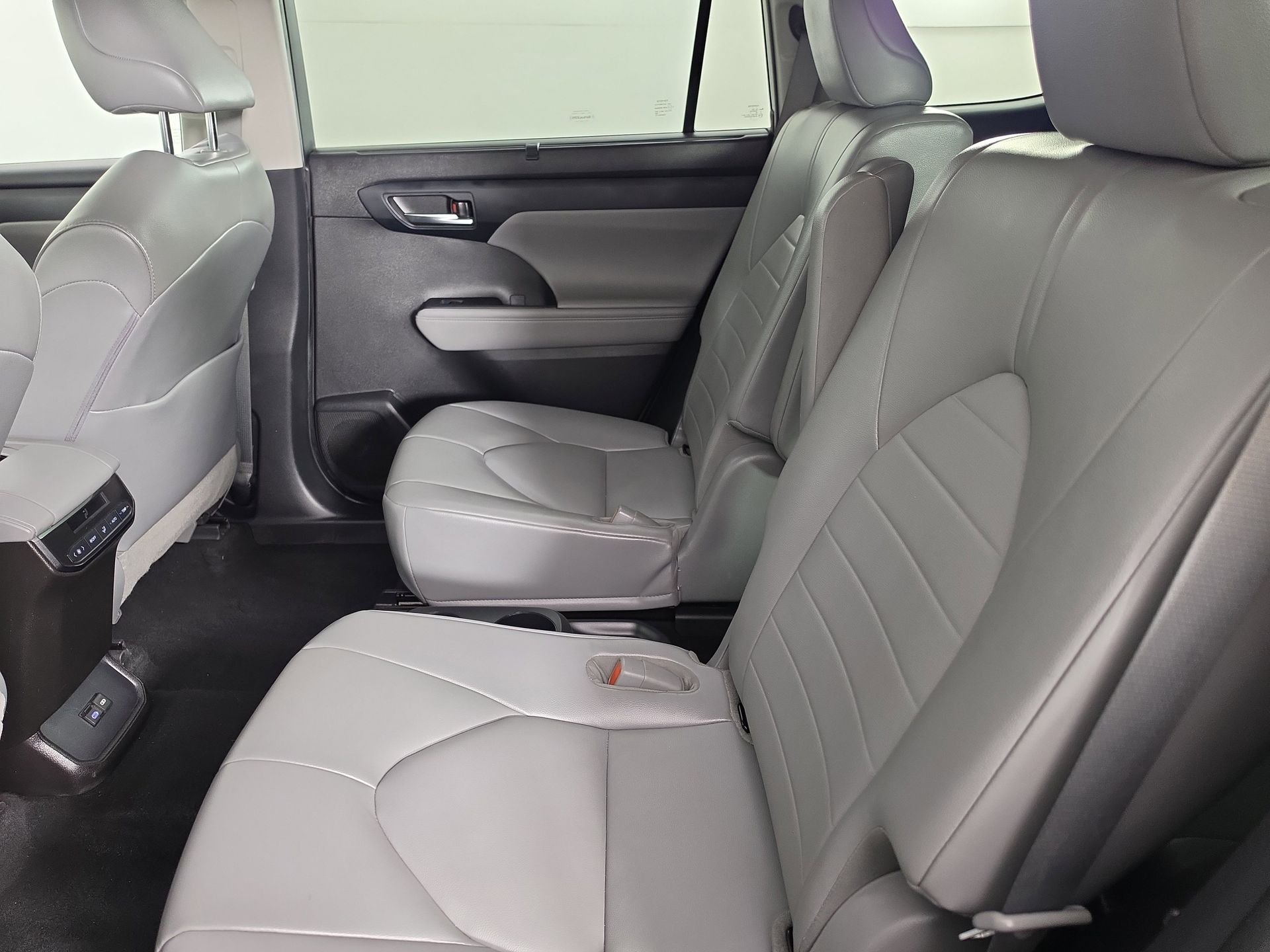 Used 2022 Silver Toyota XLE image 38
