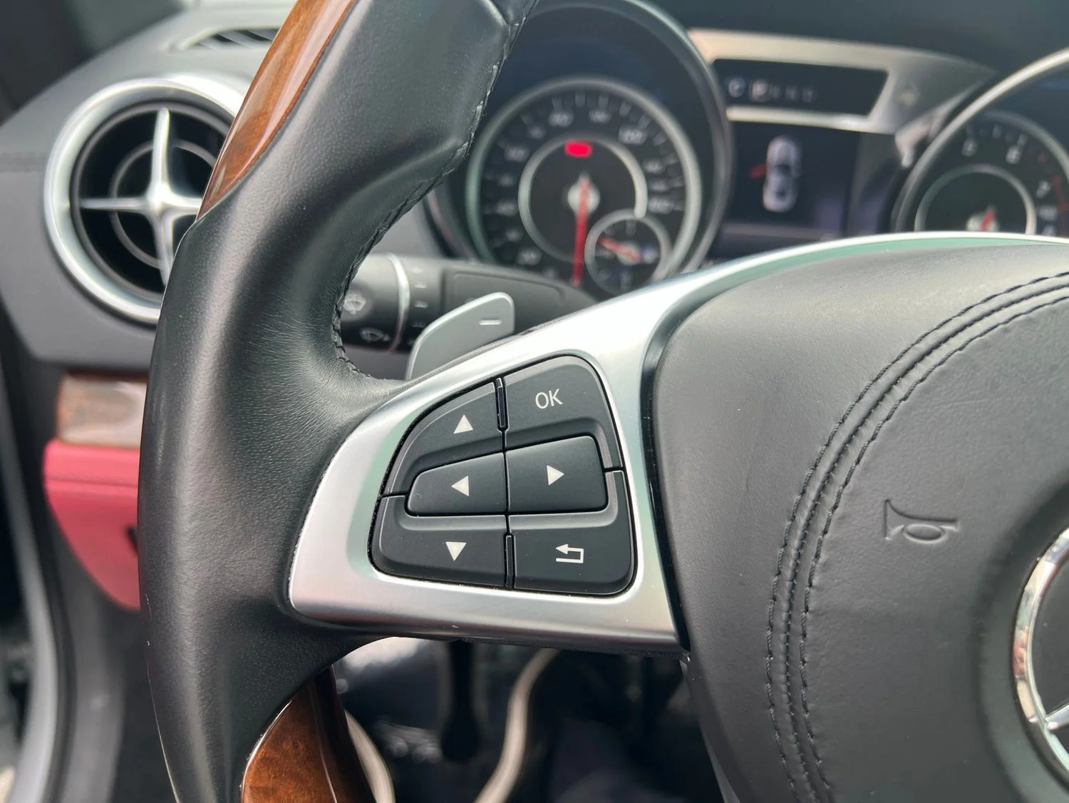 Used 2019 Silver Mercedes-Benz SL 550 image 18