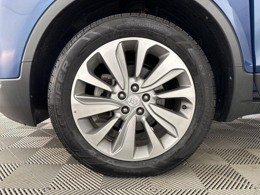 Used 2020 Azure Buick Preferred image 8
