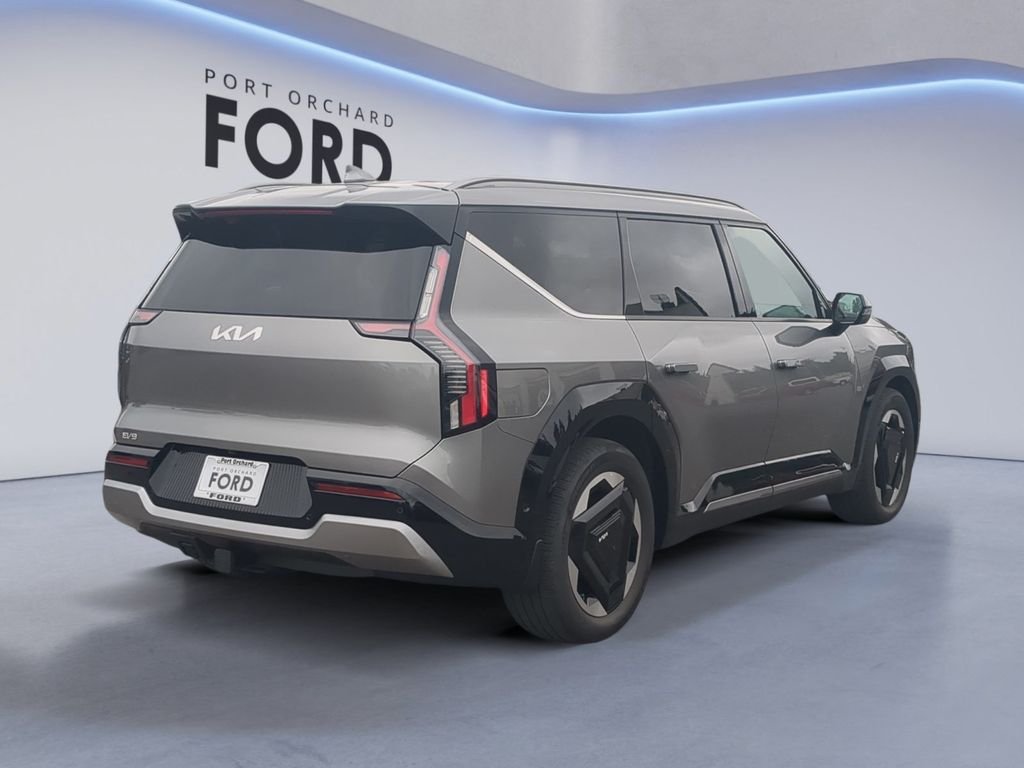Used 2024 Pebble Gray Kia Land image 7
