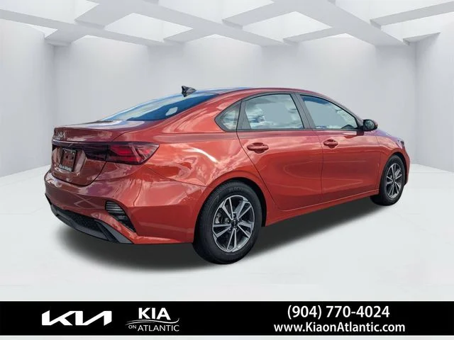 2023 Kia Forte LXS - Photo 3