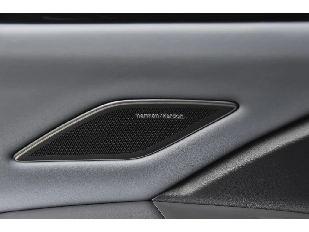 Used 2025 Deep Black Pearl Volkswagen SEL R-Line image 25
