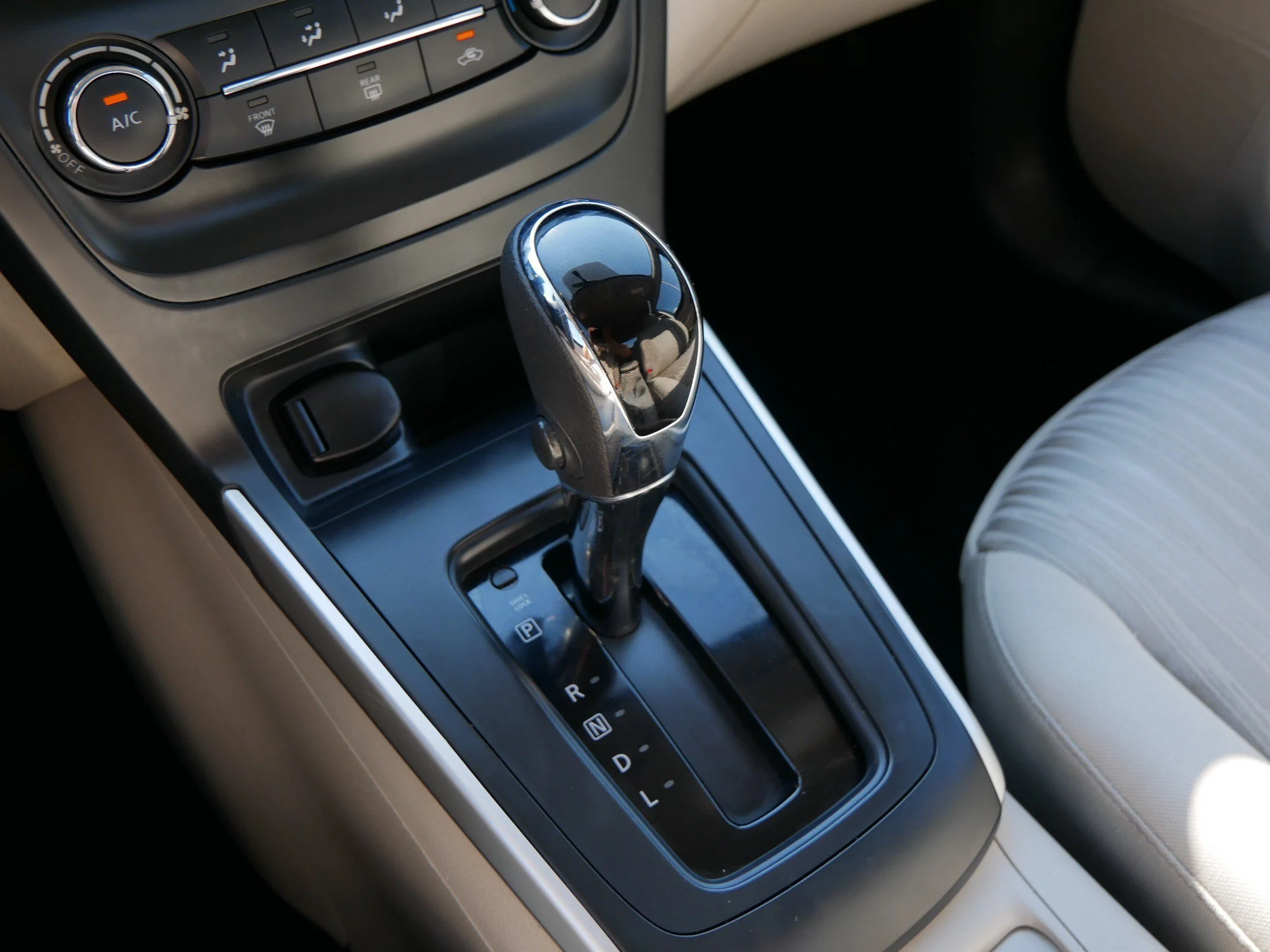 Used 2016 Deep Blue Pearl Nissan SV image 24