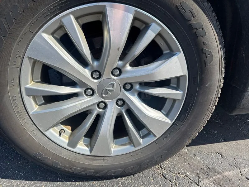 Used 2017 Black INFINITI Base image 8