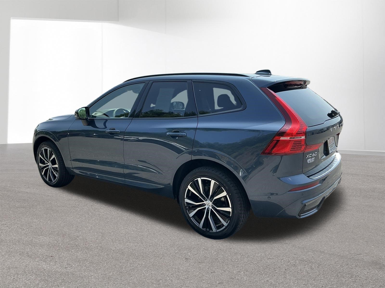 Used 2023 Denim Blue Metallic Volvo Plus Dark Theme image 5