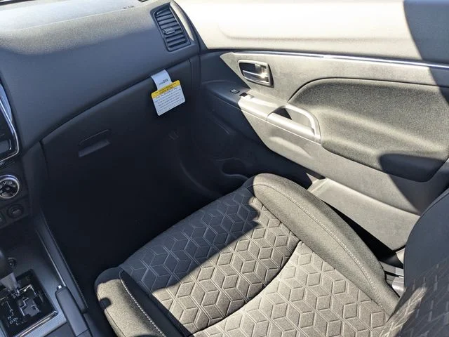 New 2026 White Mitsubishi ES image 17