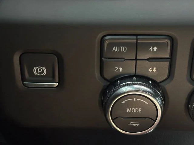 Used 2025 White GMC AT4 image 29