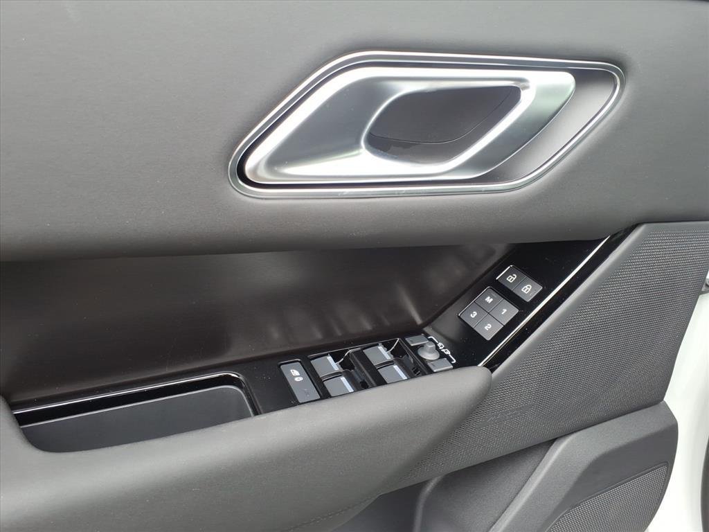 New 2026 Fuji White LAND ROVER Dynamic SE image 8