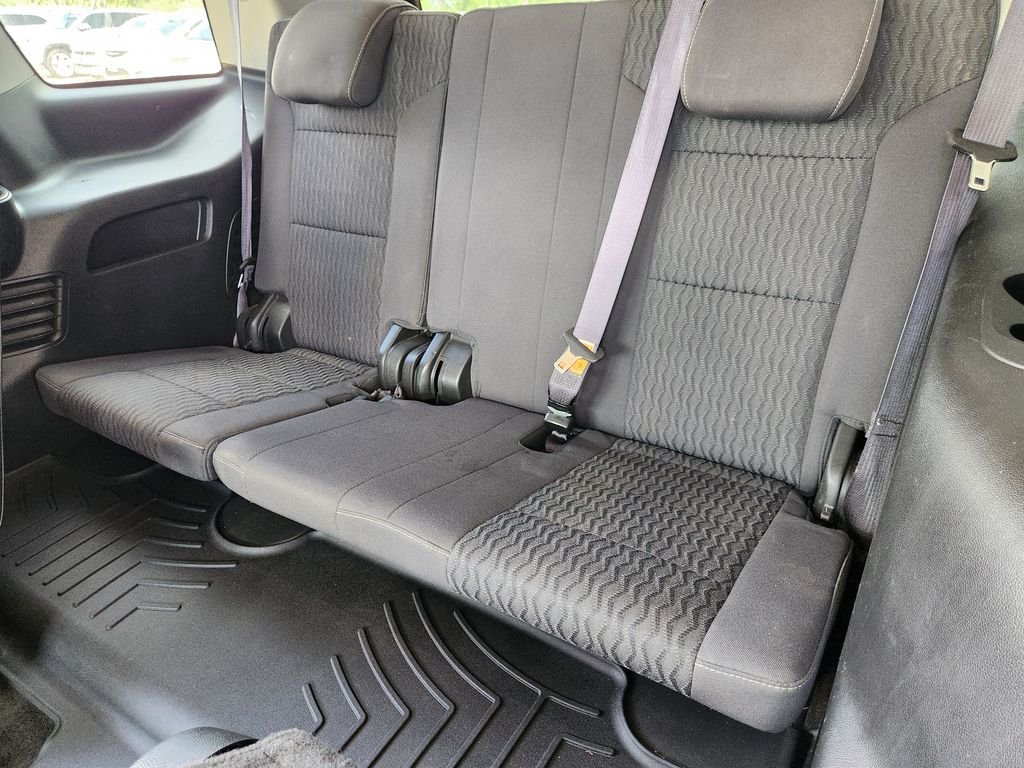 Used 2017 Quicksilver Metallic GMC SLE image 32