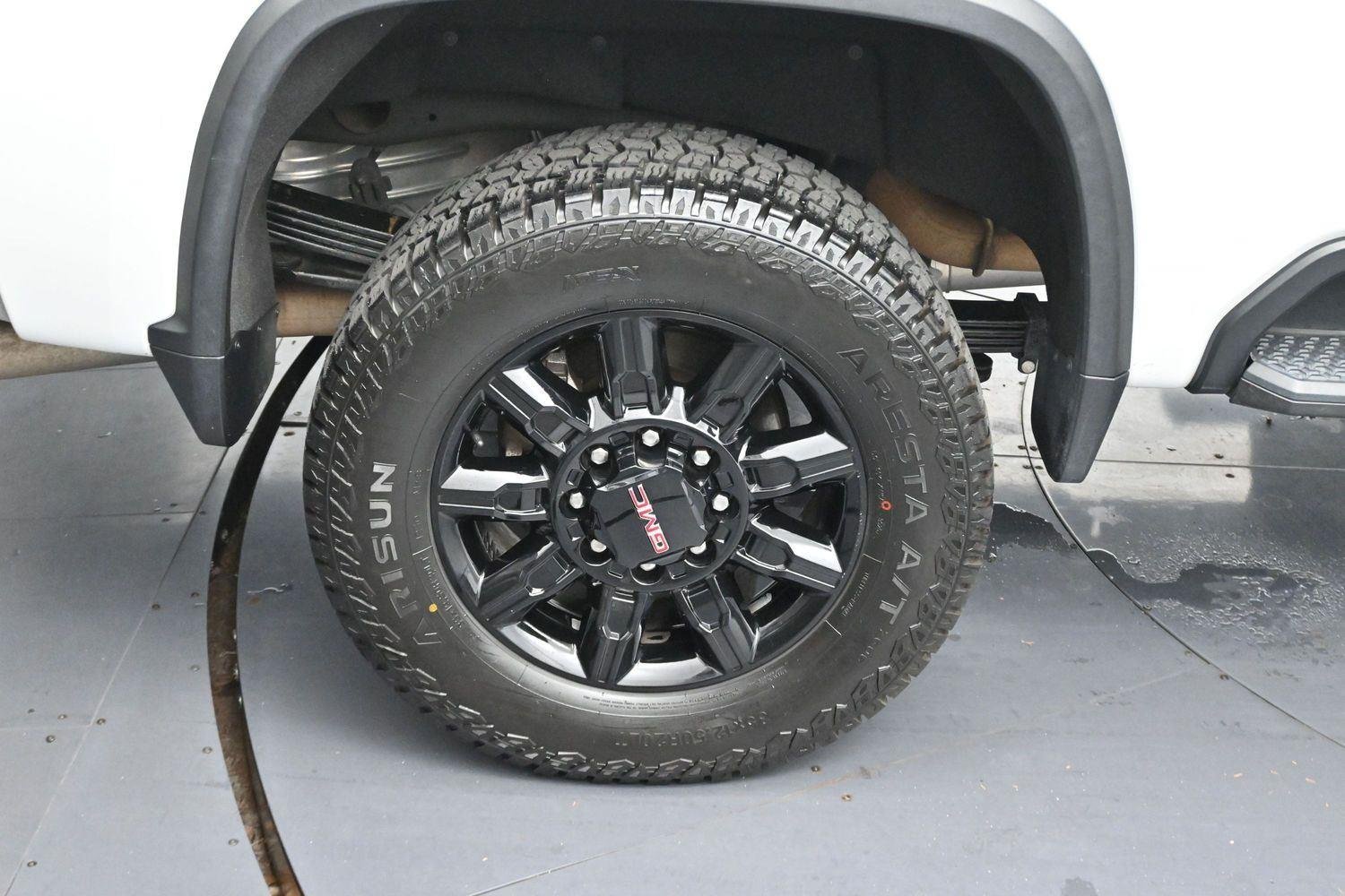 Used 2024 Summit White Chevrolet LTZ image 33