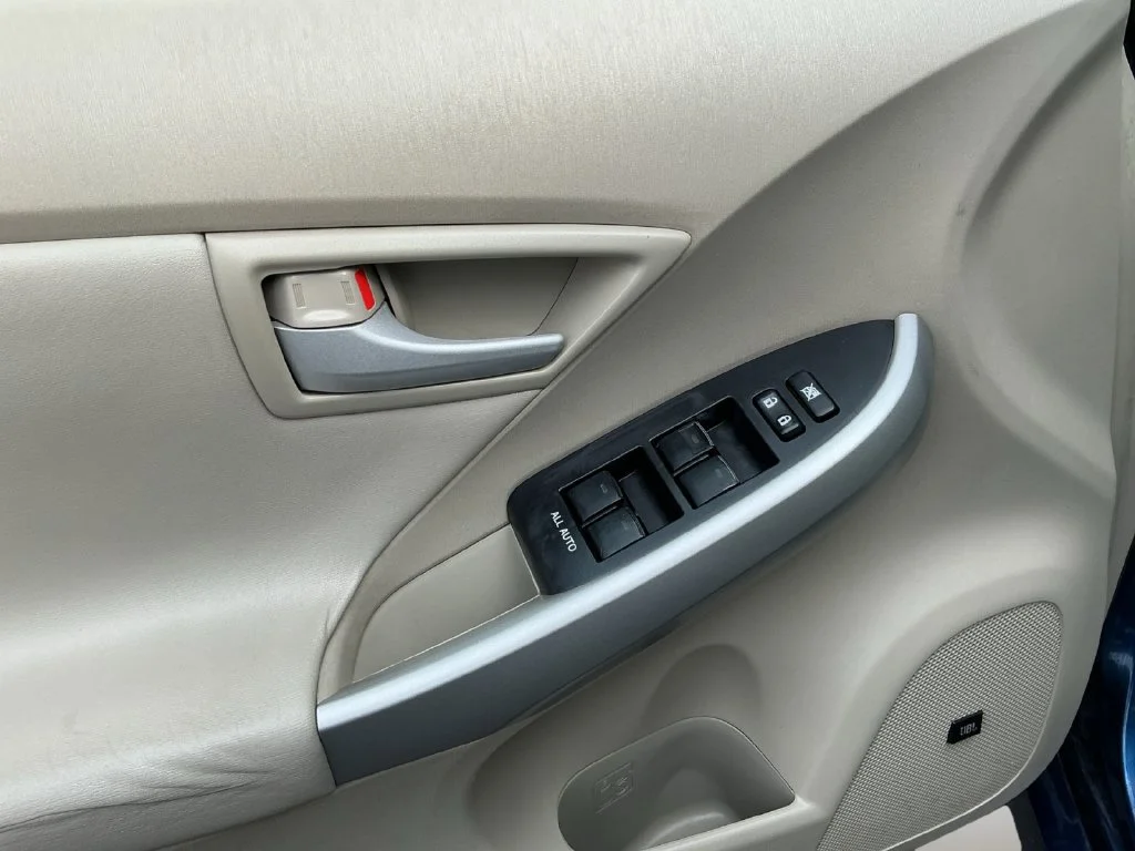 Used 2010 Blue Toyota IV image 14