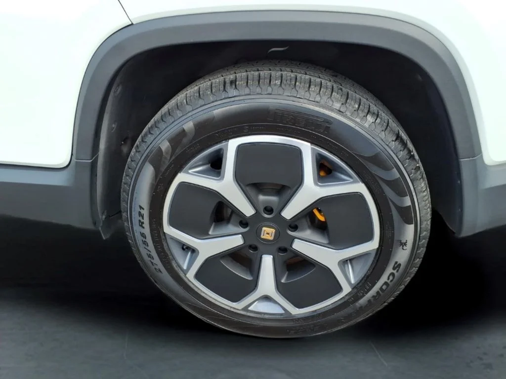 Used 2022 White Rivian Adventure image 10
