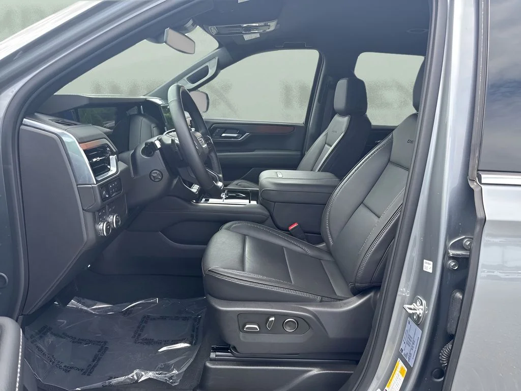 Used 2025 Silver GMC Denali image 9