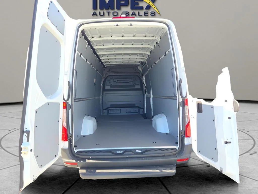 Used 2025 White Mercedes-Benz Cargo 170 WB image 23