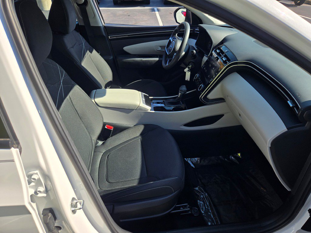 Used 2024 White Pearl Hyundai SE image 5