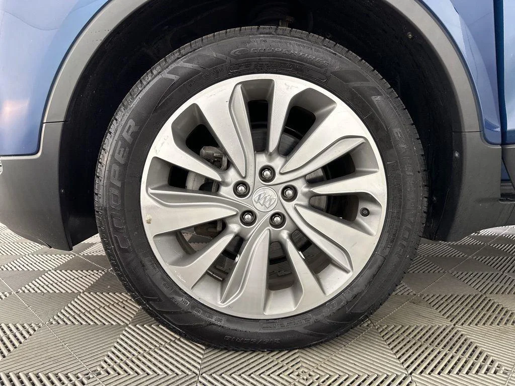 Used 2020 Azure Buick Preferred image 8