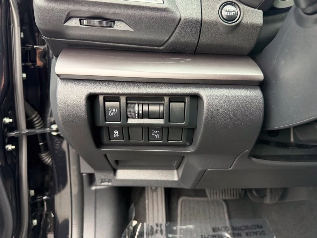 Used 2019 Crystal Black Silica Subaru 2.0i Limited image 16
